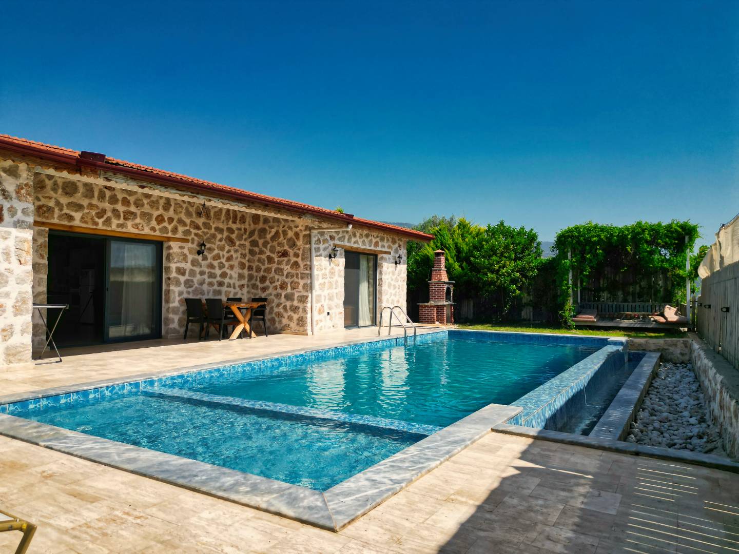 Kaş Çavdır'da Huzurlu Konumda, Özel Havuzlu, Taş Mimarili Villa 34619
