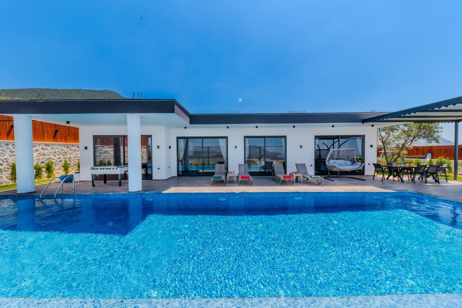 Kaş Çavdır'da Muhteşem Doğa Manzaralı, Özel Havuzlu, Jakuzili, 3+1 Villa