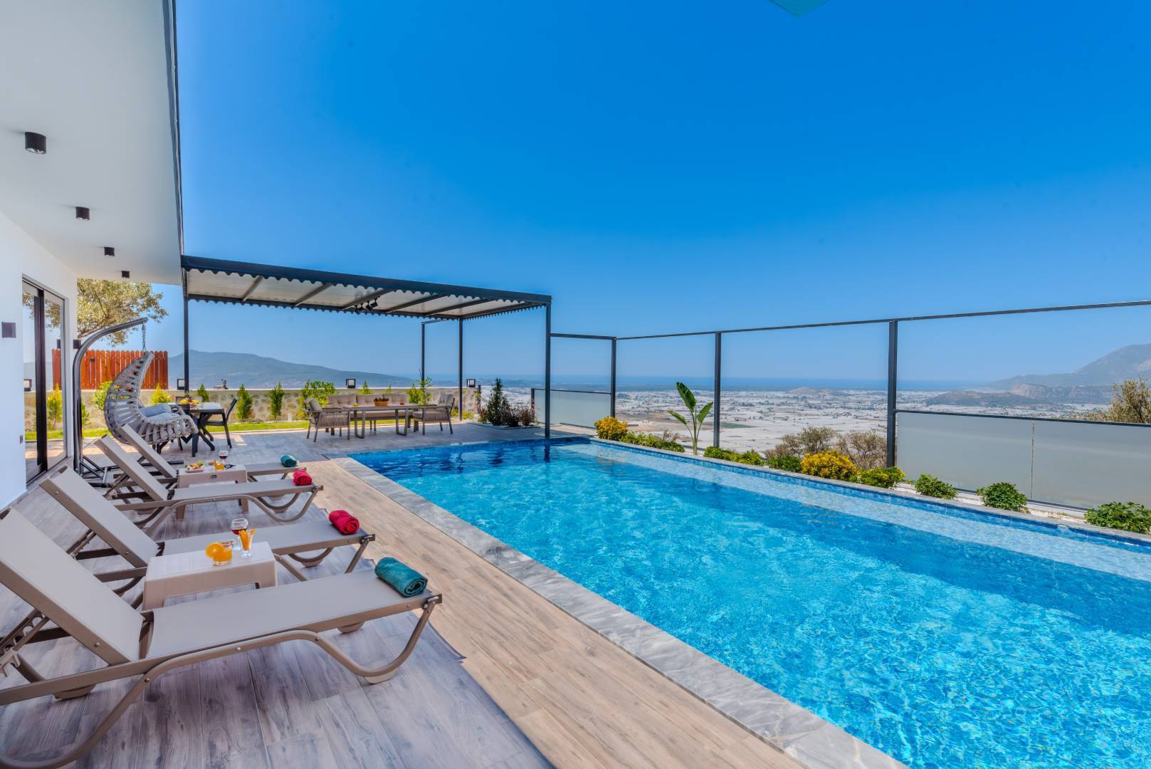 Kaş Çavdır'da Muhteşem Doğa Manzaralı, Özel Havuzlu, Jakuzili, 3+1 Villa