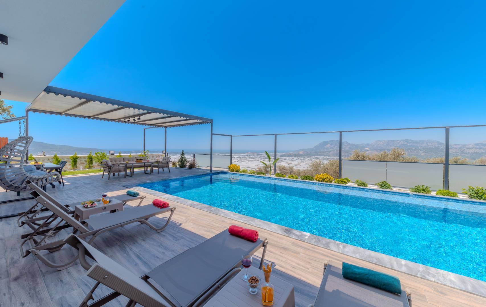 Kaş Çavdır'da Muhteşem Doğa Manzaralı, Özel Havuzlu, Jakuzili, 3+1 Villa