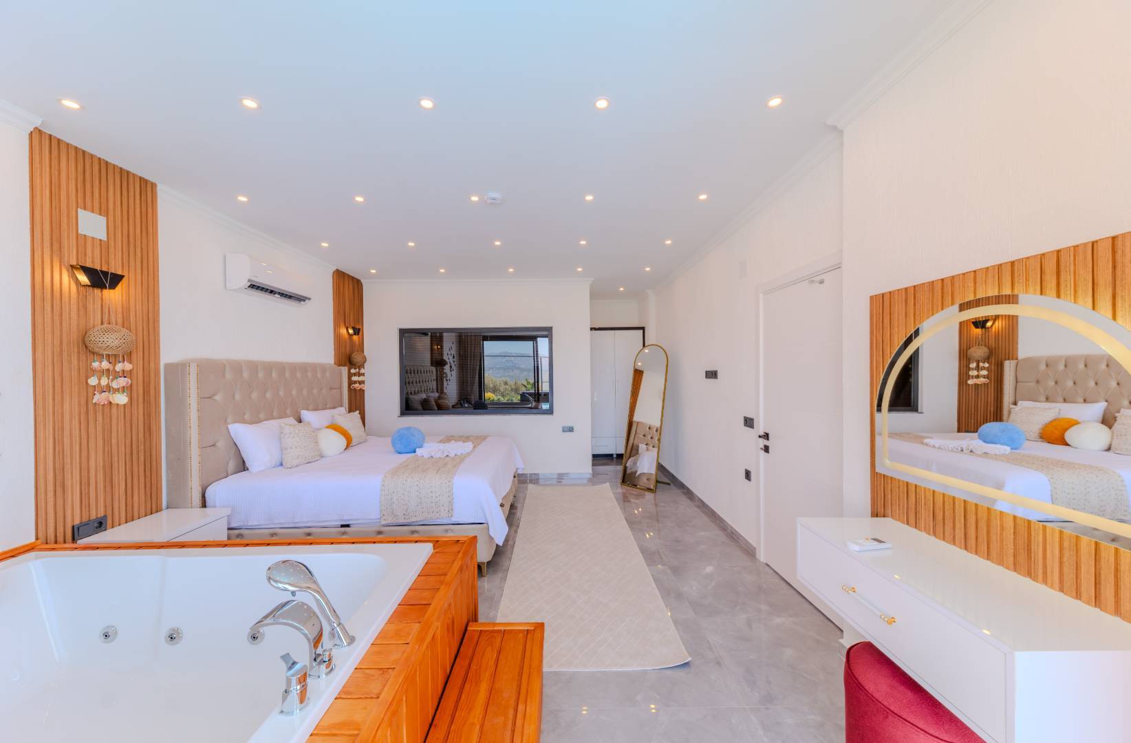 Kaş Çavdır'da Muhteşem Doğa Manzaralı, Özel Havuzlu, Jakuzili, 3+1 Villa