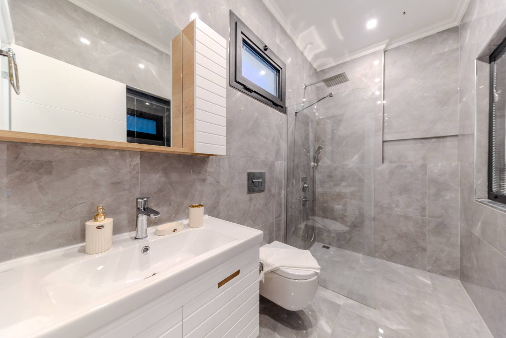 Kaş Çavdır'da Muhteşem Doğa Manzaralı, Özel Havuzlu, Jakuzili, 3+1 Villa