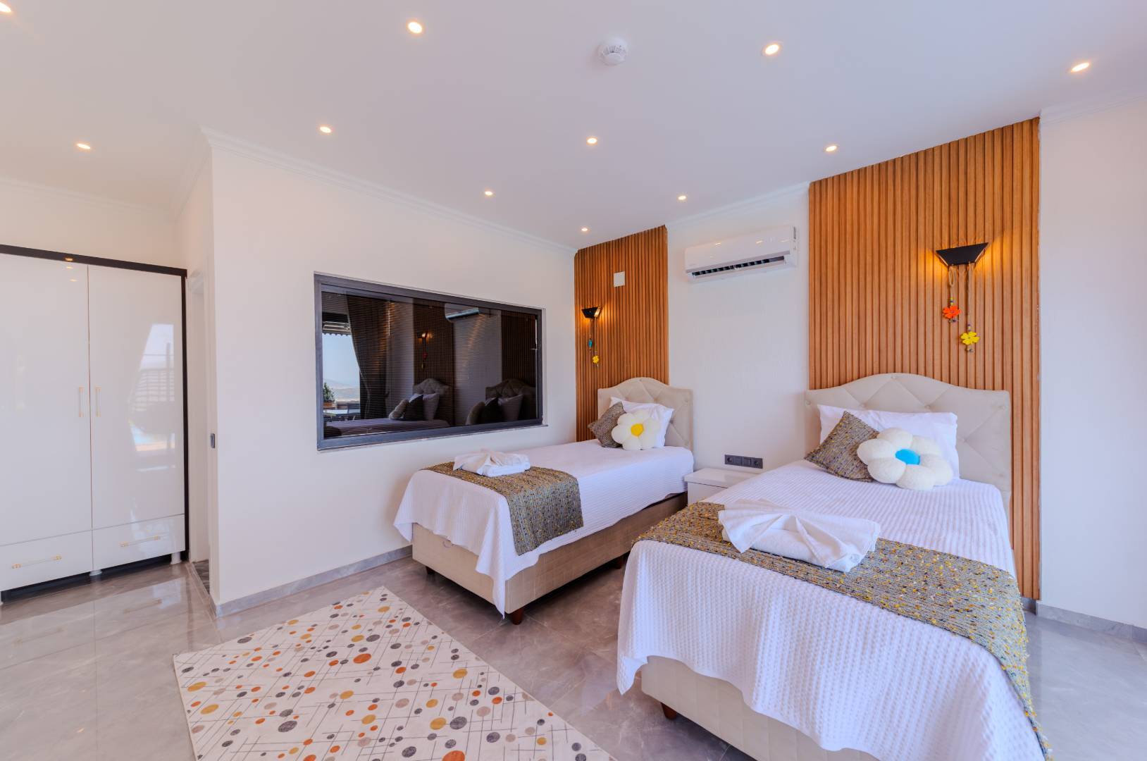 Kaş Çavdır'da Muhteşem Doğa Manzaralı, Özel Havuzlu, Jakuzili, 3+1 Villa