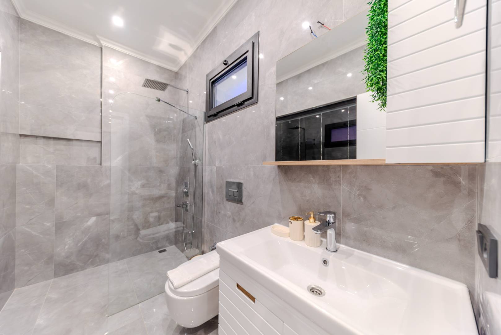 Kaş Çavdır'da Muhteşem Doğa Manzaralı, Özel Havuzlu, Jakuzili, 3+1 Villa