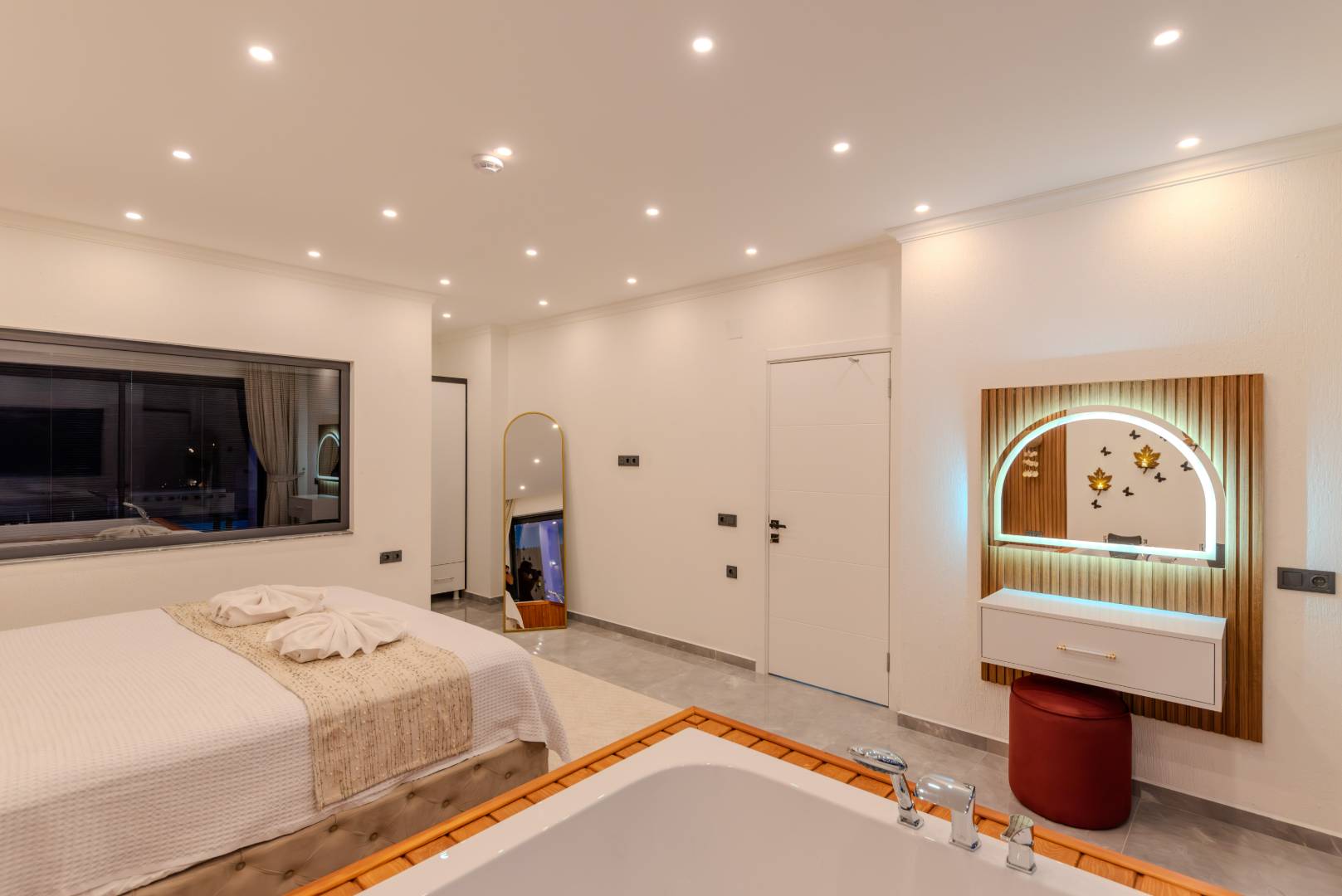 Kaş Çavdır'da Panoramik Doğa Manzaralı, Özel Havuzlu, Jakuzili, Lüks Villa