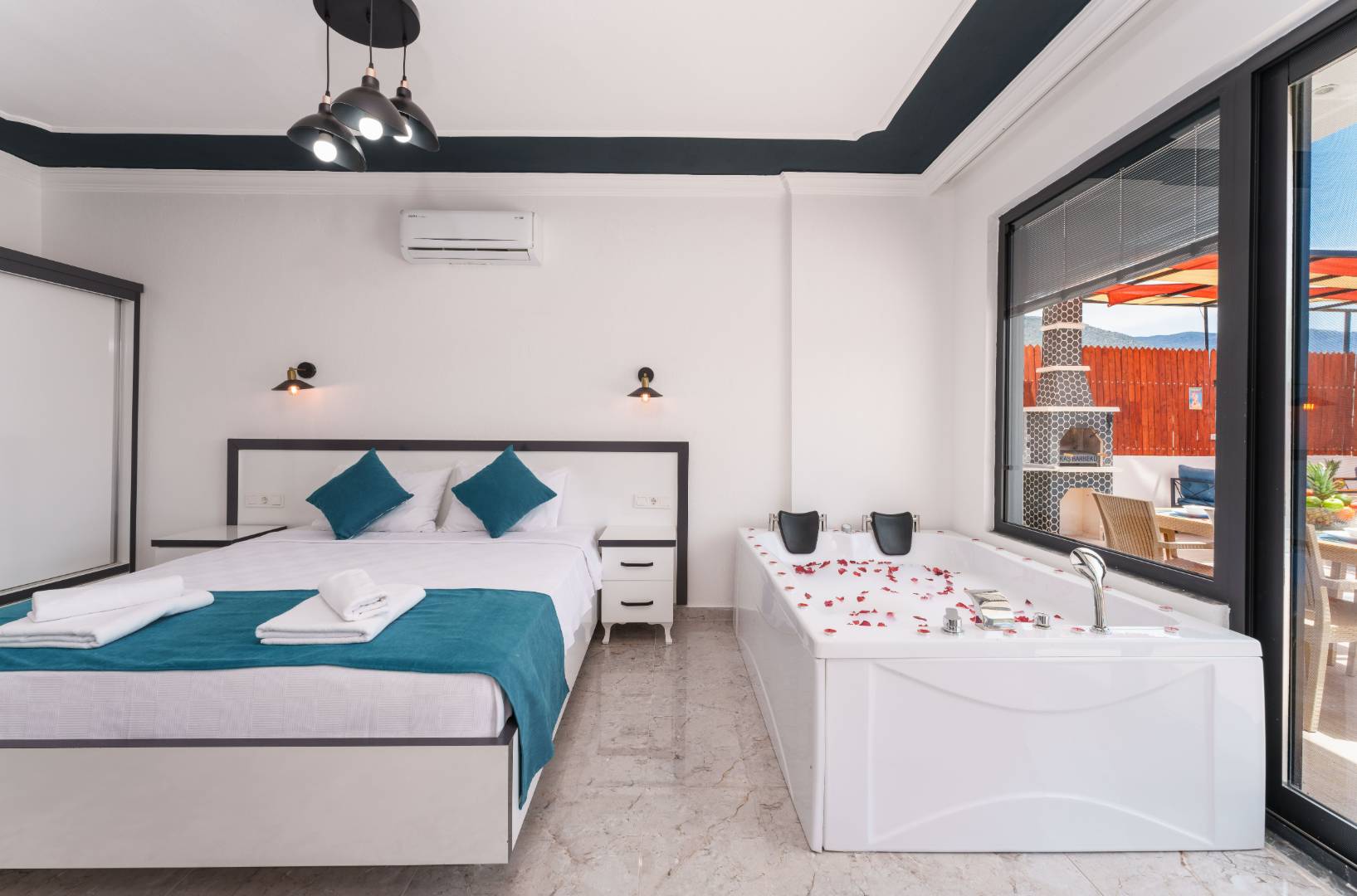 Kaş Çavdır'da Sakin Konumda, Özel Havuzlu, 1+1 Villa