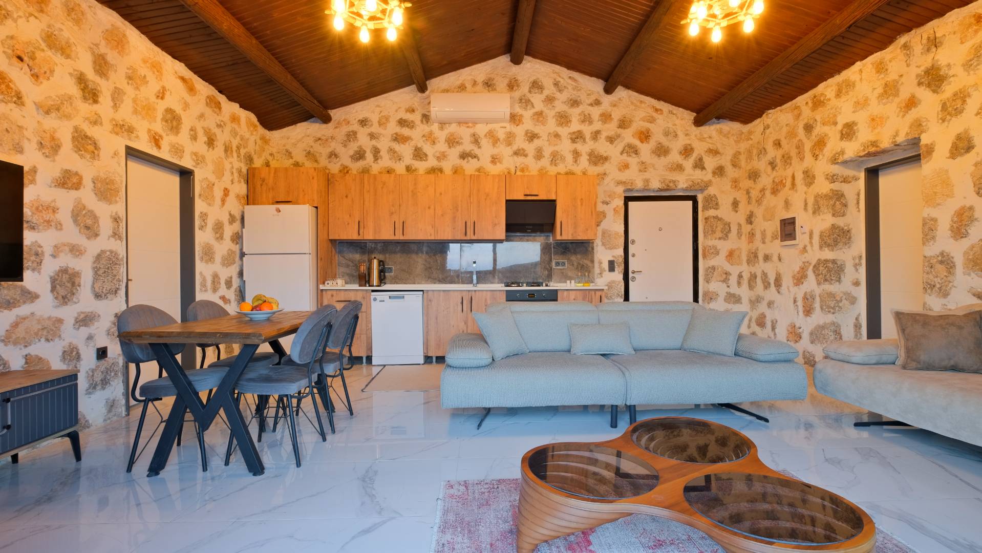 Kaş Çavdır'da Sakin Konumda, Özel Havuzlu, Balayı Villası