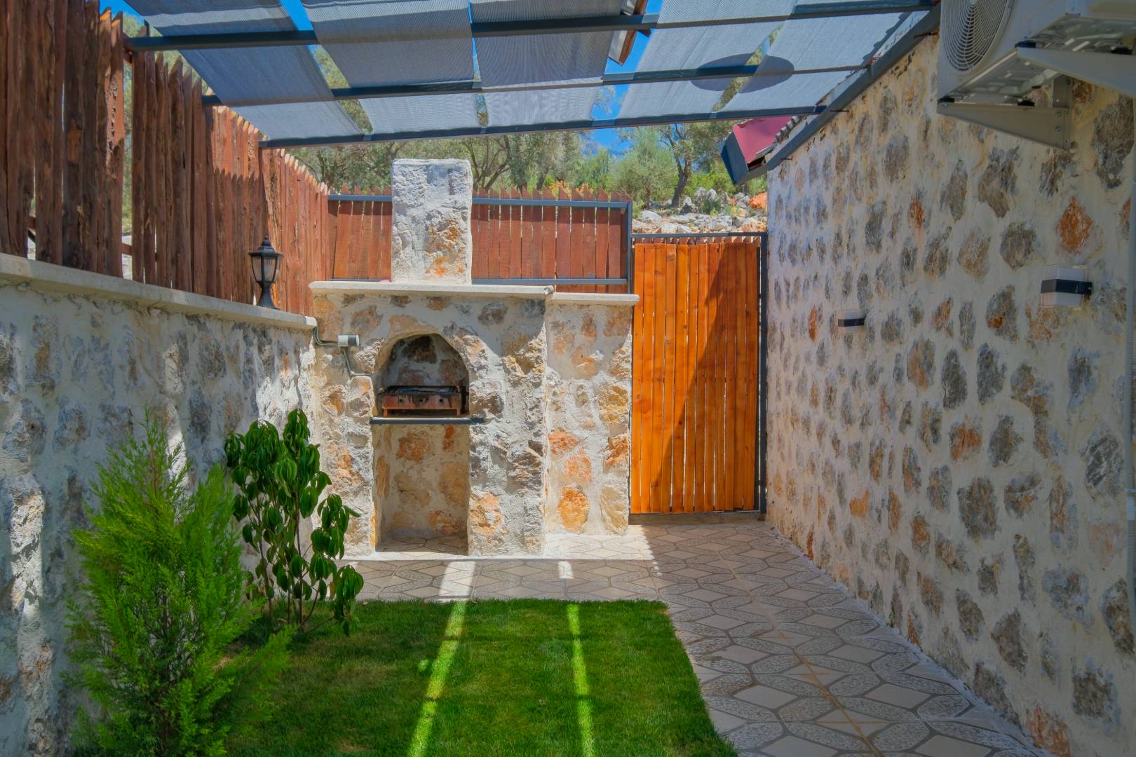 Kaş Çavdır'da Sakin Konumda, Özel Havuzlu, Balayı Villası