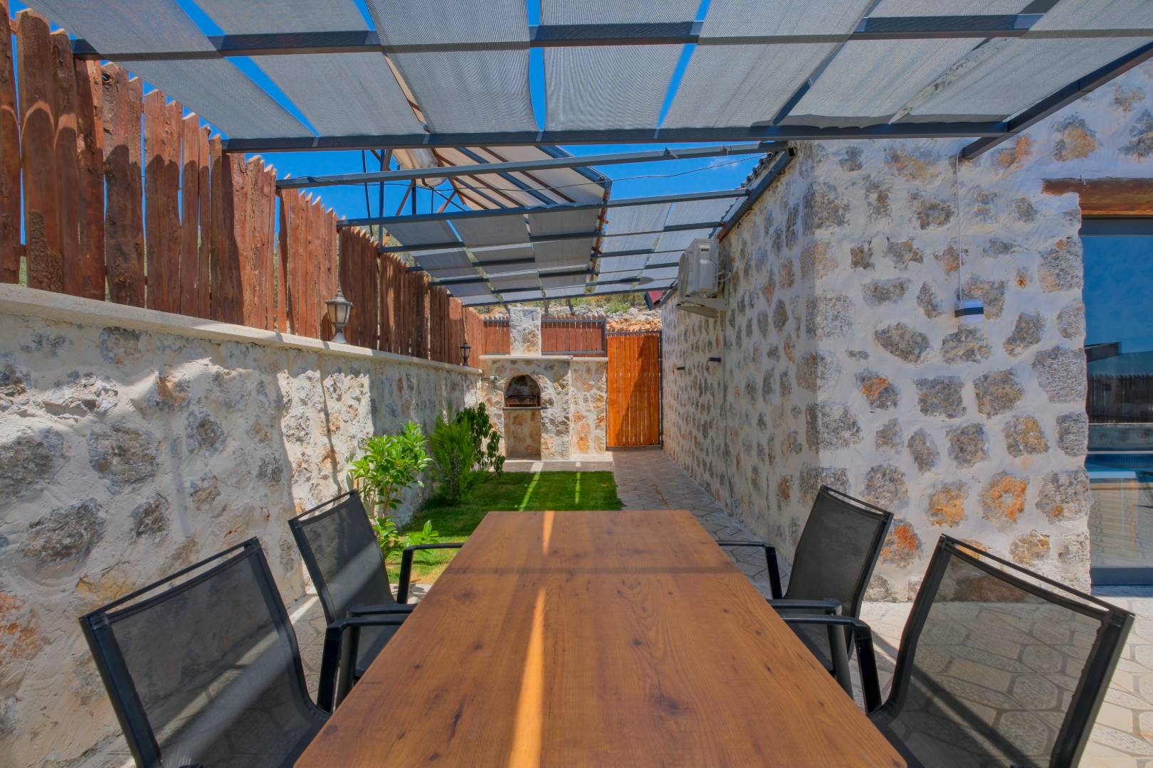 Kaş Çavdır'da Sakin Konumda, Özel Havuzlu, Balayı Villası