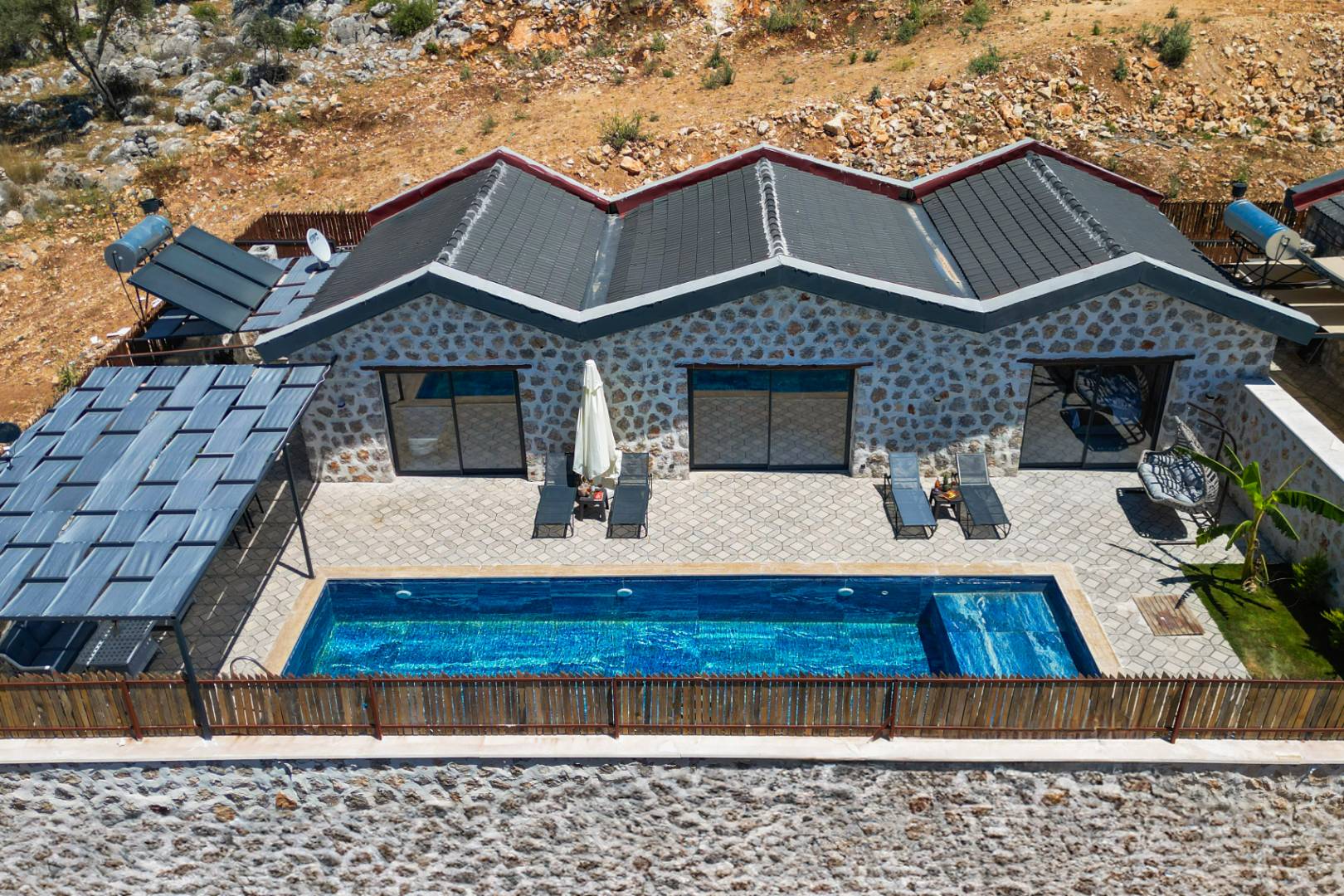 Kaş Çavdır'da Sakin Konumda, Özel Havuzlu, Balayı Villası