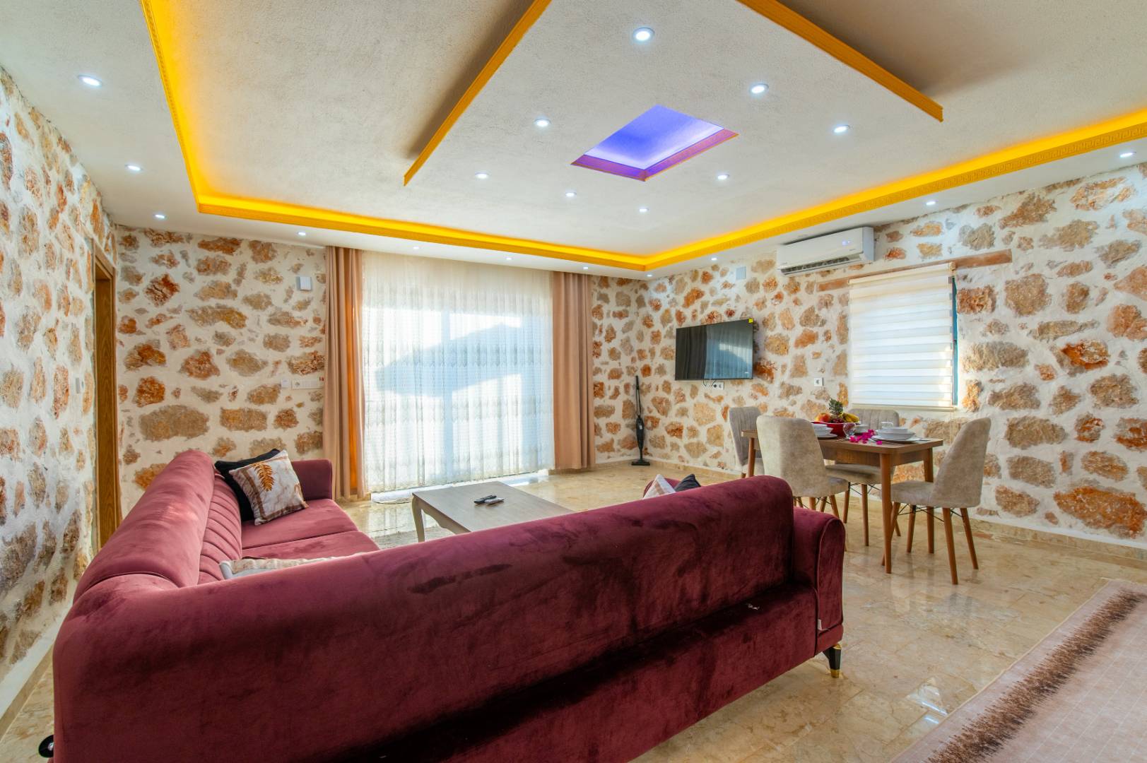 Kaş Üzümlü'de Huzurlu Doğa İçerisinde, Özel Havuzlu, Balayı Villası