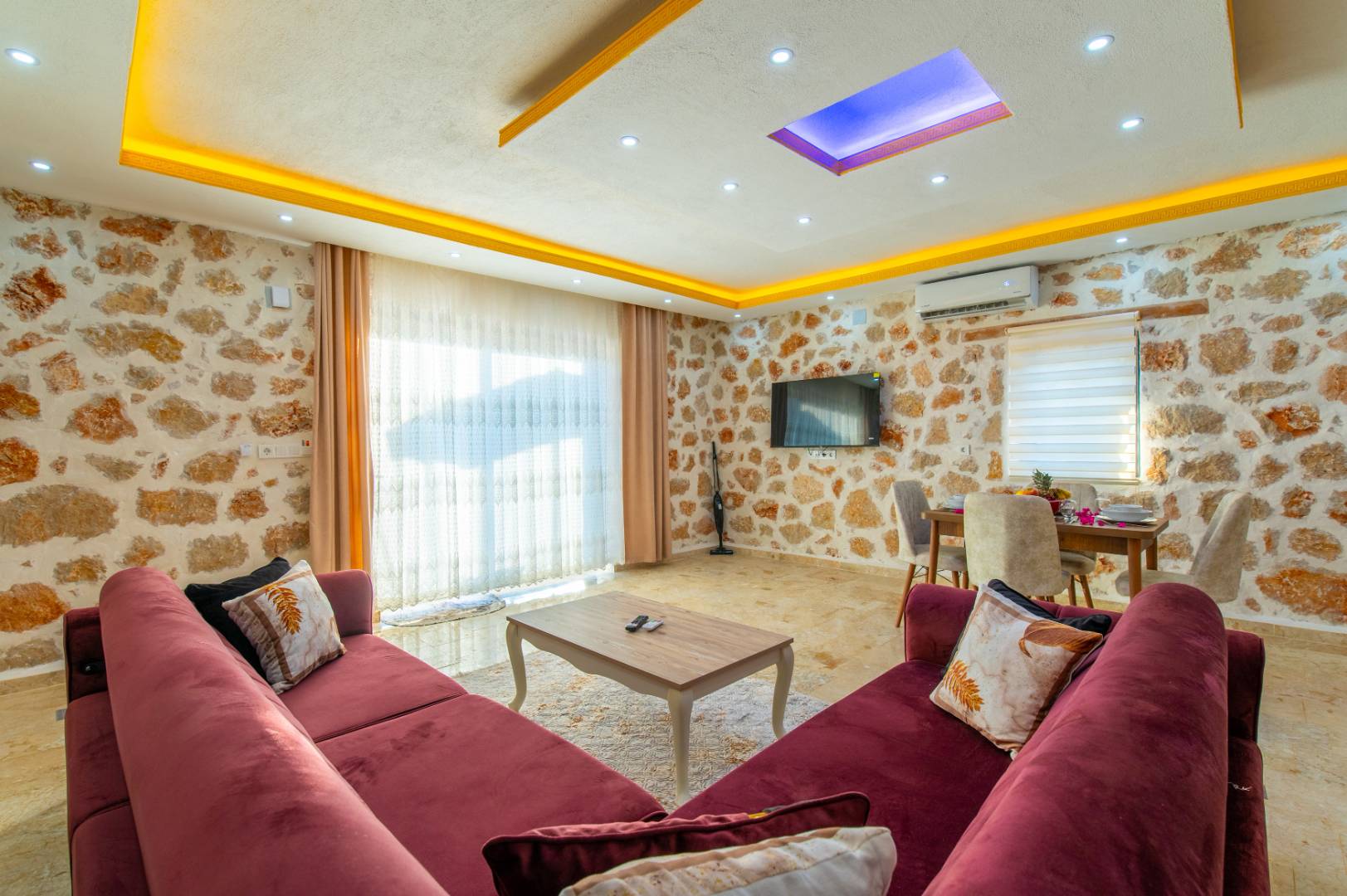 Kaş Üzümlü'de Huzurlu Doğa İçerisinde, Özel Havuzlu, Balayı Villası
