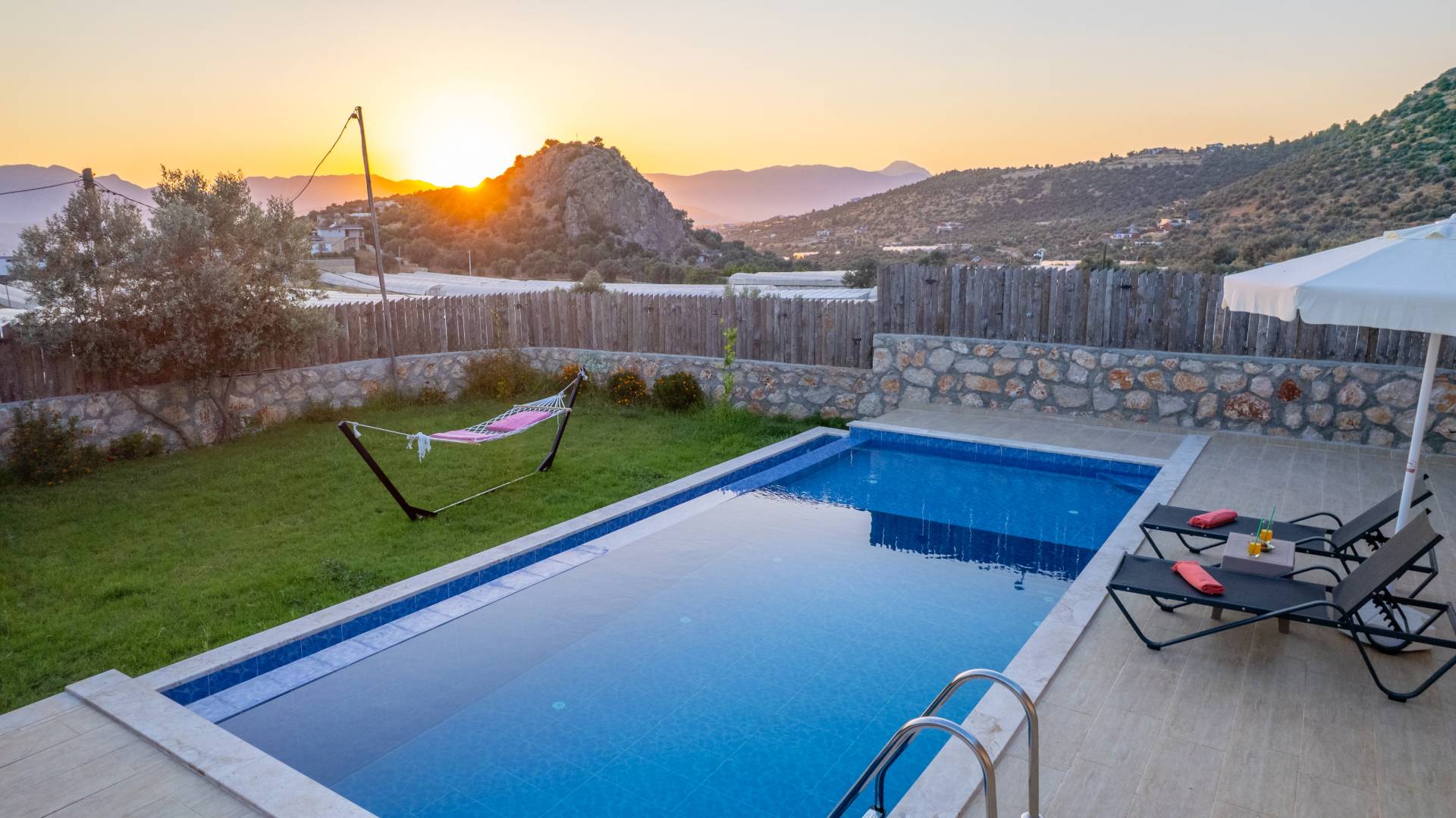 Kaş Üzümlü'de Huzurlu Doğa İçerisinde, Özel Havuzlu, Balayı Villası