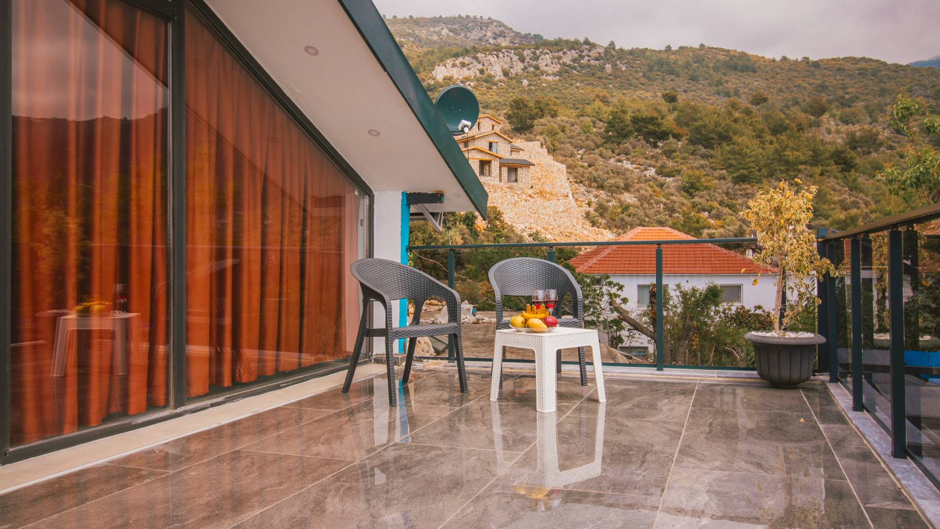 Kaş Çayköy'de Yemyeşil Doğada, Özel Havuzlu, Korunaklı Villa