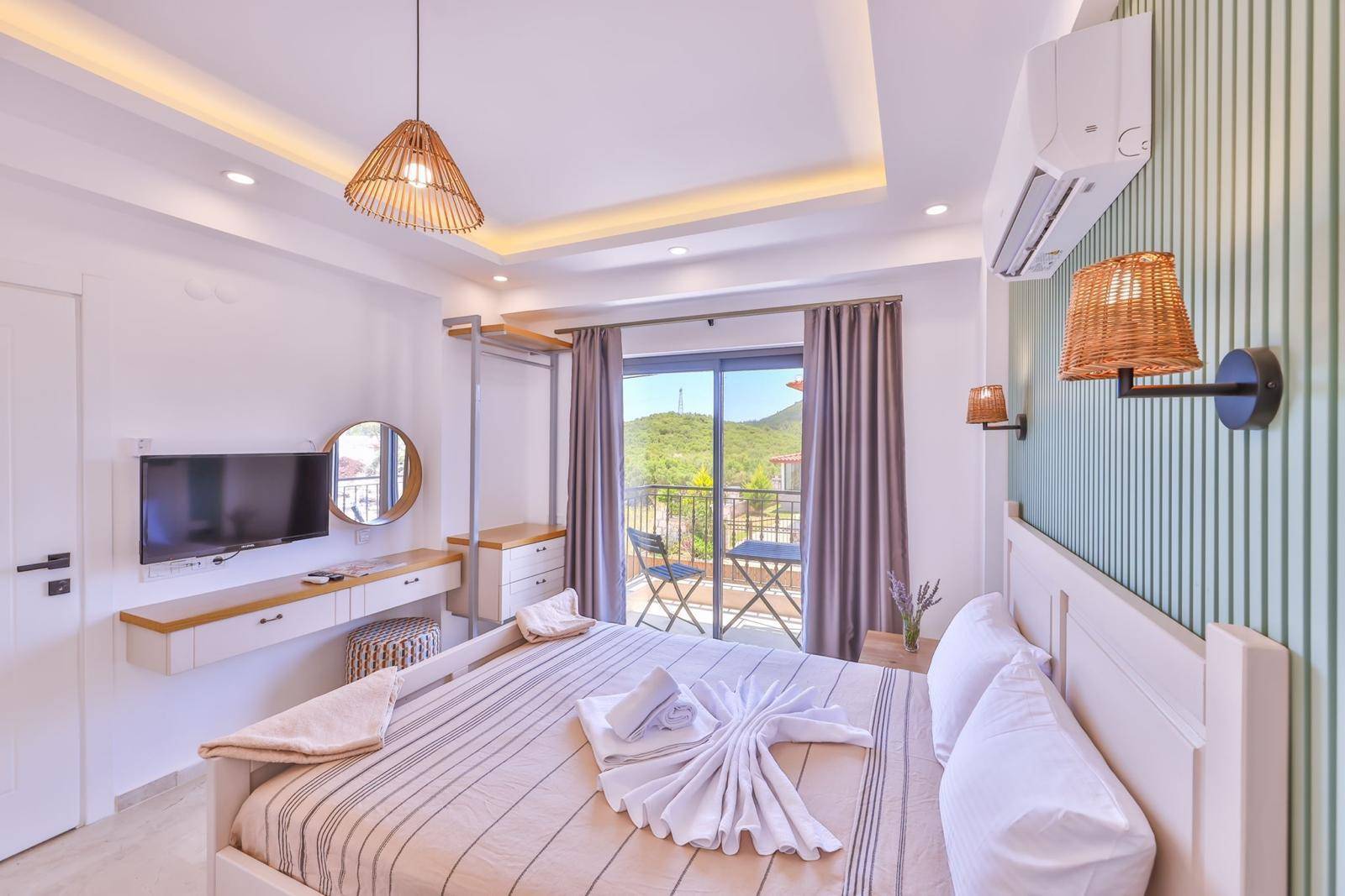 Kaş Çukurbağ'da Bohem Tasarımlı, Özel Havuzlu, Konforlu Villa 