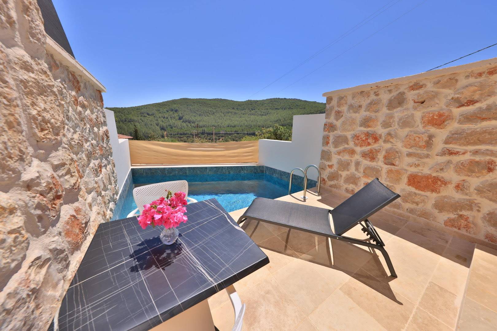 Kaş Çukurbağ'da Doğa Manzaralı, Özel Havuzlu, Taş Villa