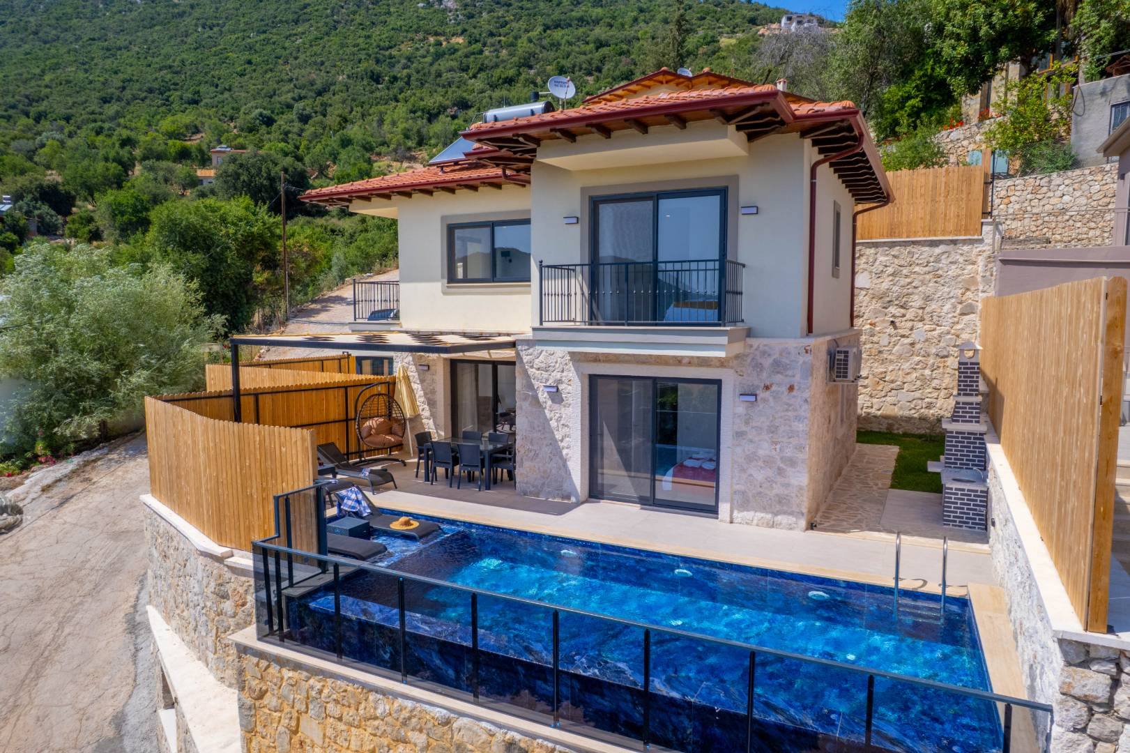 Kaş Çukurbağ'da Huzurlu Doğada, Özel Havuzlu, Jakuzili Villa