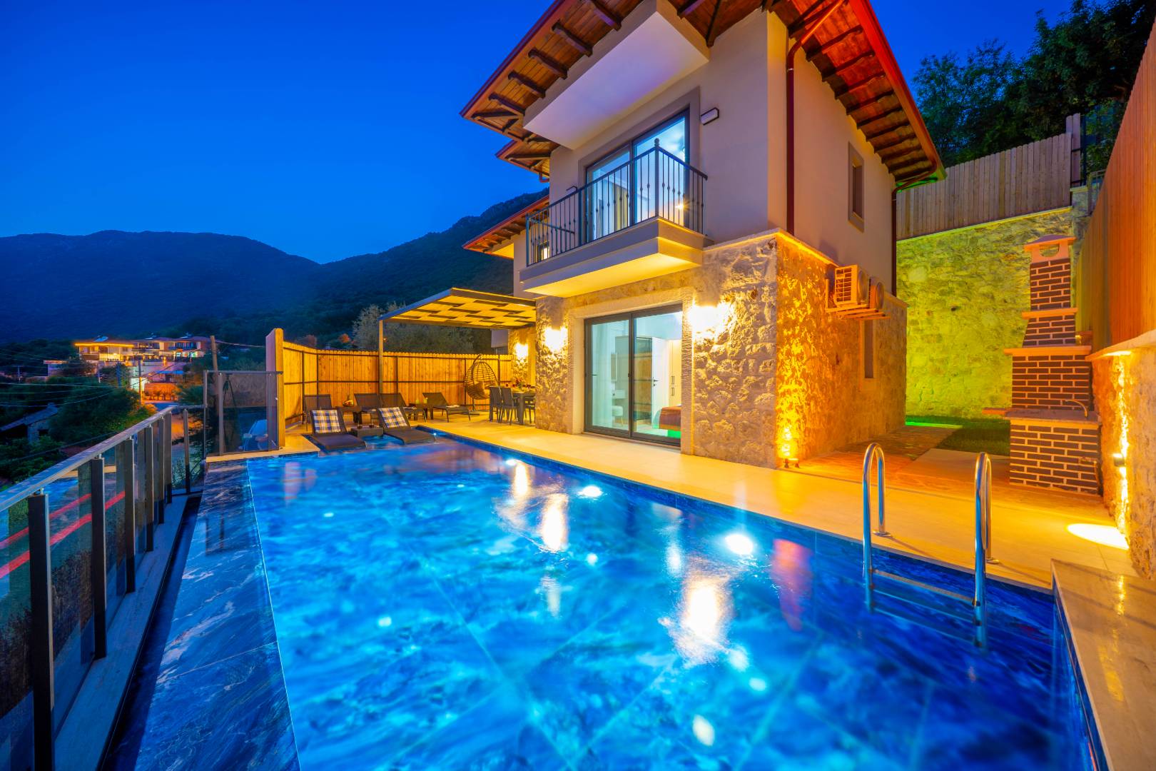 Kaş Çukurbağ'da Huzurlu Doğada, Özel Havuzlu, Jakuzili Villa
