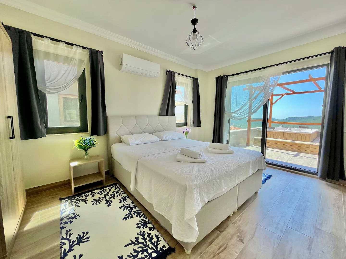Kaş Çukurbağ'da Kalabalık Ailelere Uygun, Özel Havuzlu, Jakuzili Villa