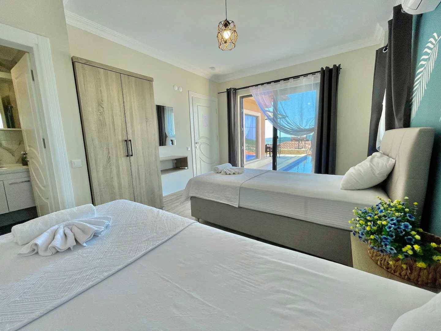 Kaş Çukurbağ'da Kalabalık Ailelere Uygun, Özel Havuzlu, Jakuzili Villa