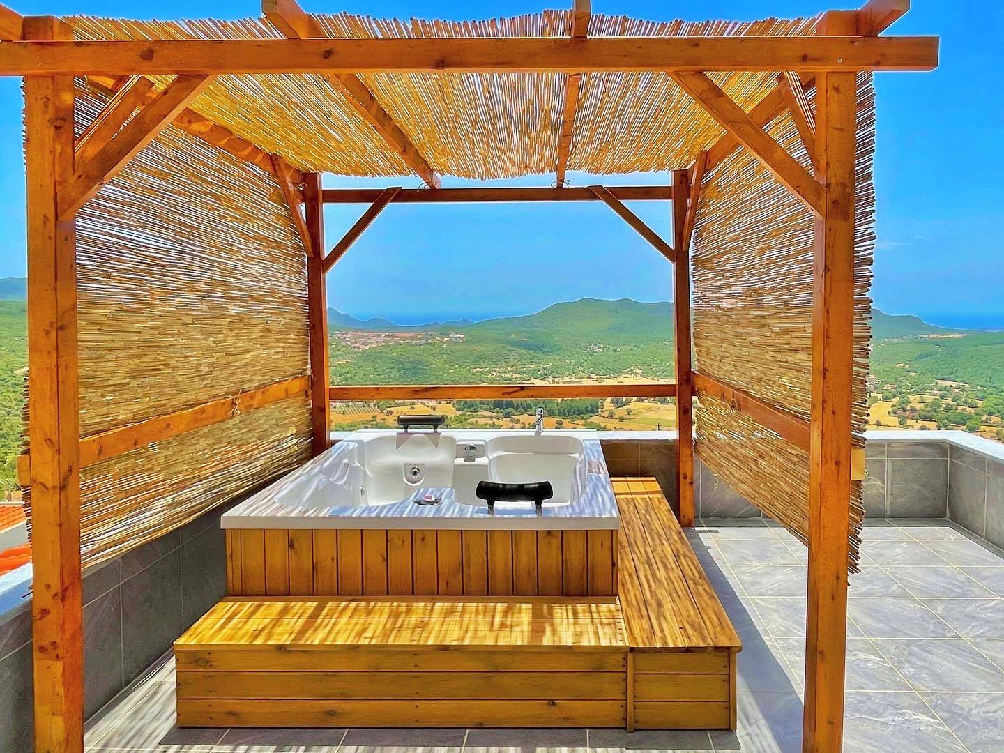 Kaş Çukurbağ'da Muhteşem Dağ Manzaralı, Özel Havuzlu, Kiralık Villa