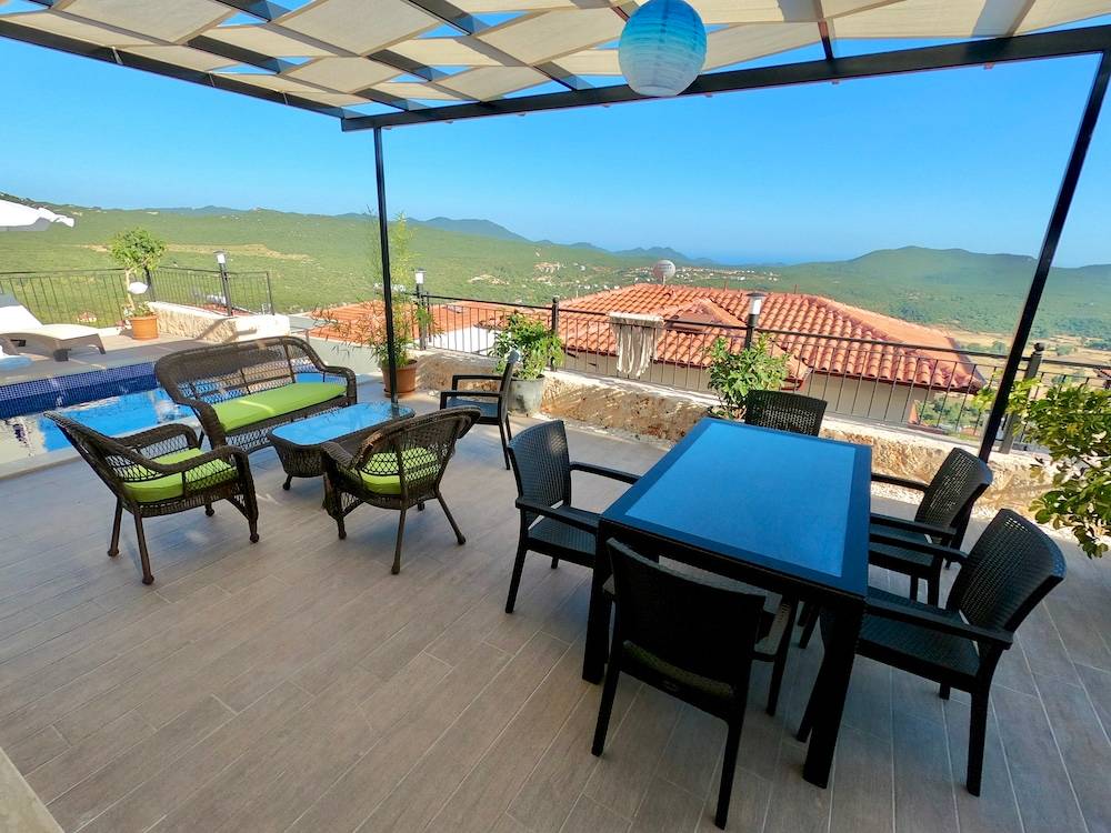 Kaş Çukurbağ'da Muhteşem Dağ Manzaralı, Özel Havuzlu, Kiralık Villa
