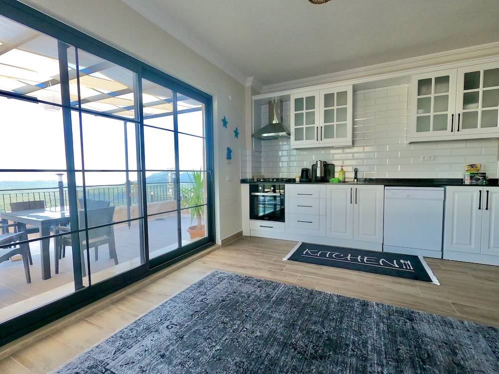 Kaş Çukurbağ'da Muhteşem Dağ Manzaralı, Özel Havuzlu, Kiralık Villa