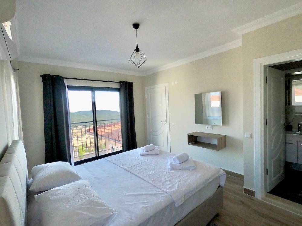 Kaş Çukurbağ'da Muhteşem Dağ Manzaralı, Özel Havuzlu, Kiralık Villa