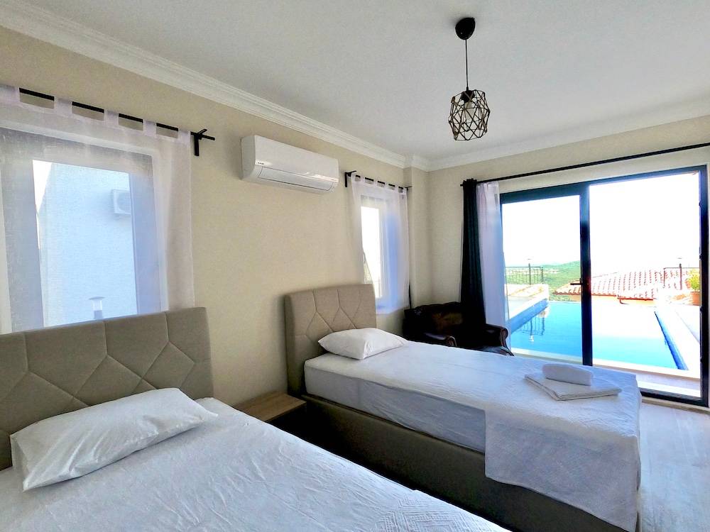 Kaş Çukurbağ'da Muhteşem Dağ Manzaralı, Özel Havuzlu, Kiralık Villa