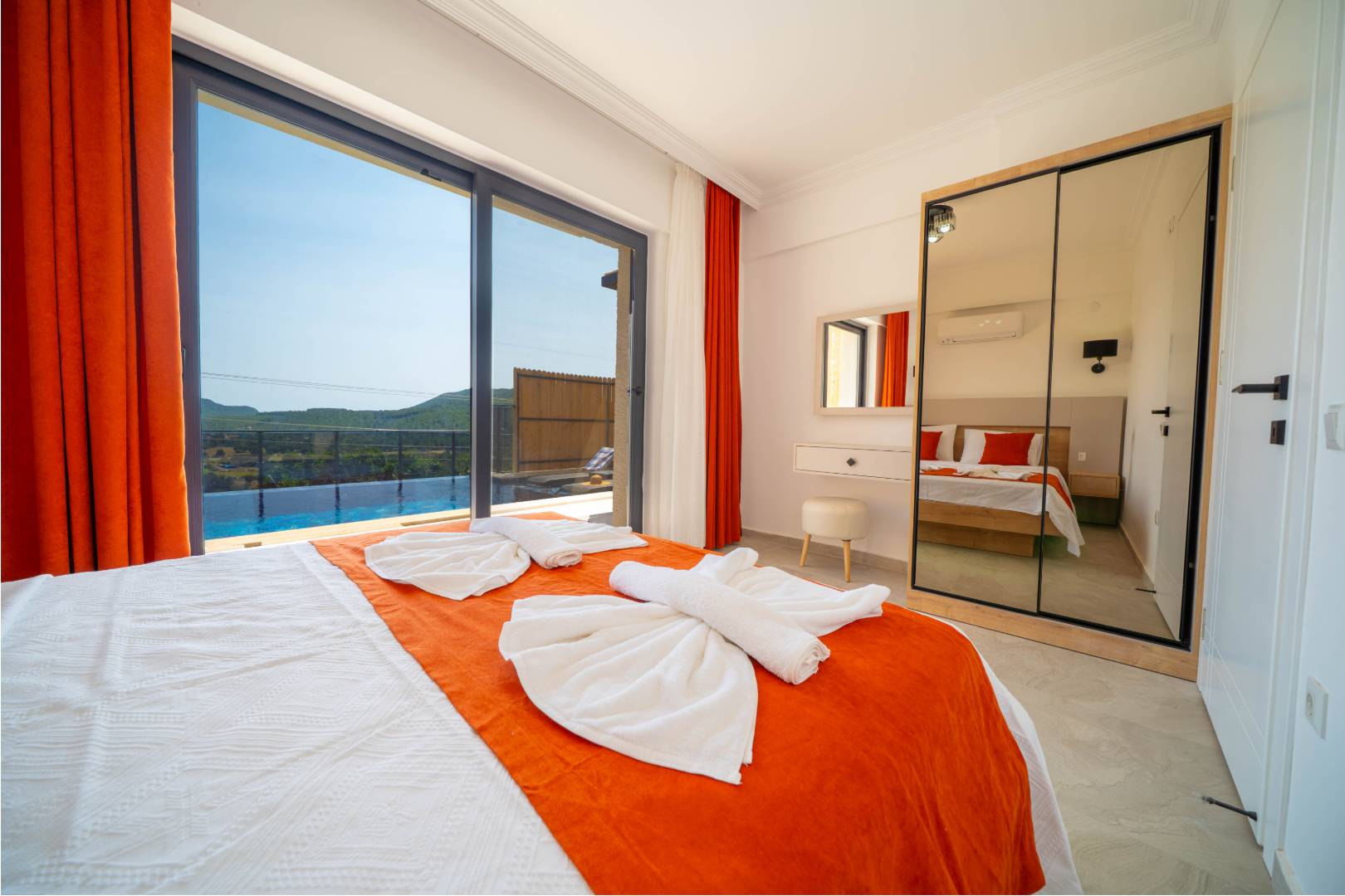 Kaş Çukurbağ'da Ormanın İçerisinde, Özel Havuzlu, 6 Kişilik Villa