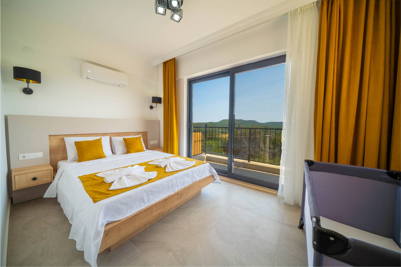 Kaş Çukurbağ'da Ormanın İçerisinde, Özel Havuzlu, 6 Kişilik Villa
