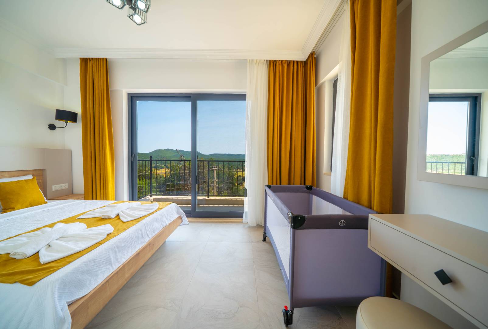 Kaş Çukurbağ'da Ormanın İçerisinde, Özel Havuzlu, 6 Kişilik Villa