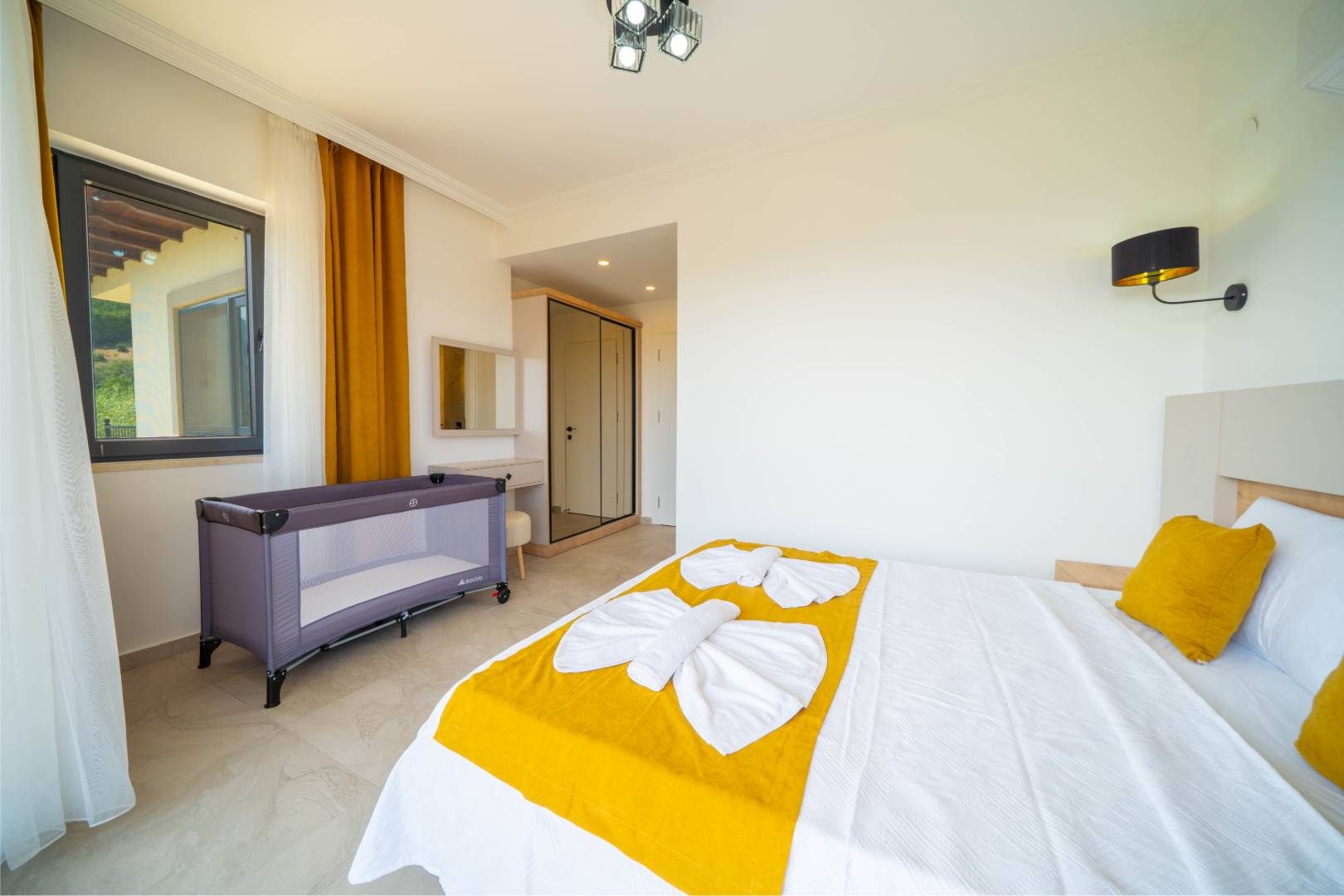 Kaş Çukurbağ'da Ormanın İçerisinde, Özel Havuzlu, 6 Kişilik Villa