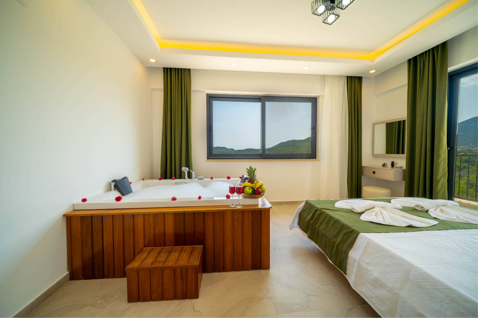 Kaş Çukurbağ'da Ormanın İçerisinde, Özel Havuzlu, 6 Kişilik Villa