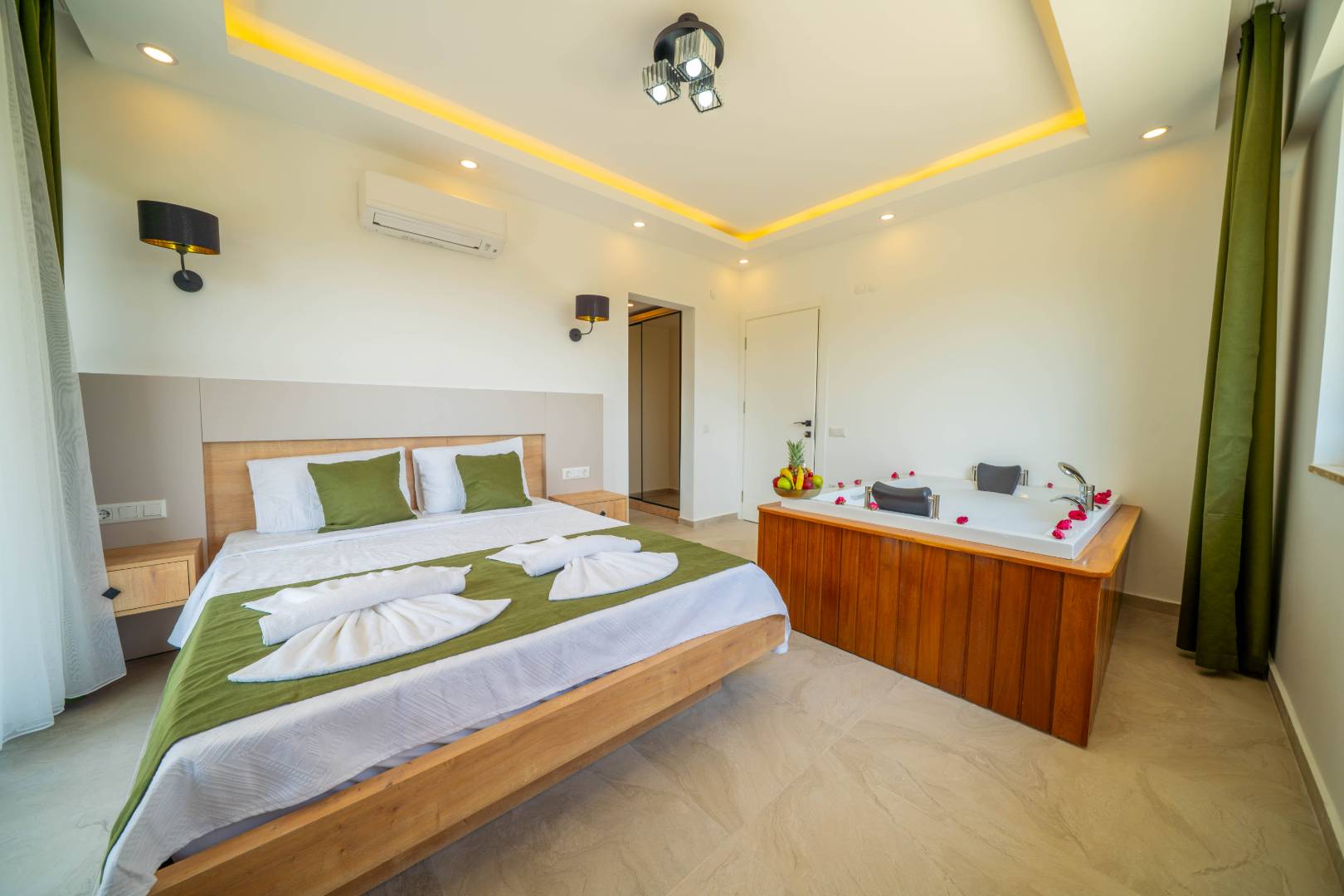 Kaş Çukurbağ'da Ormanın İçerisinde, Özel Havuzlu, 6 Kişilik Villa
