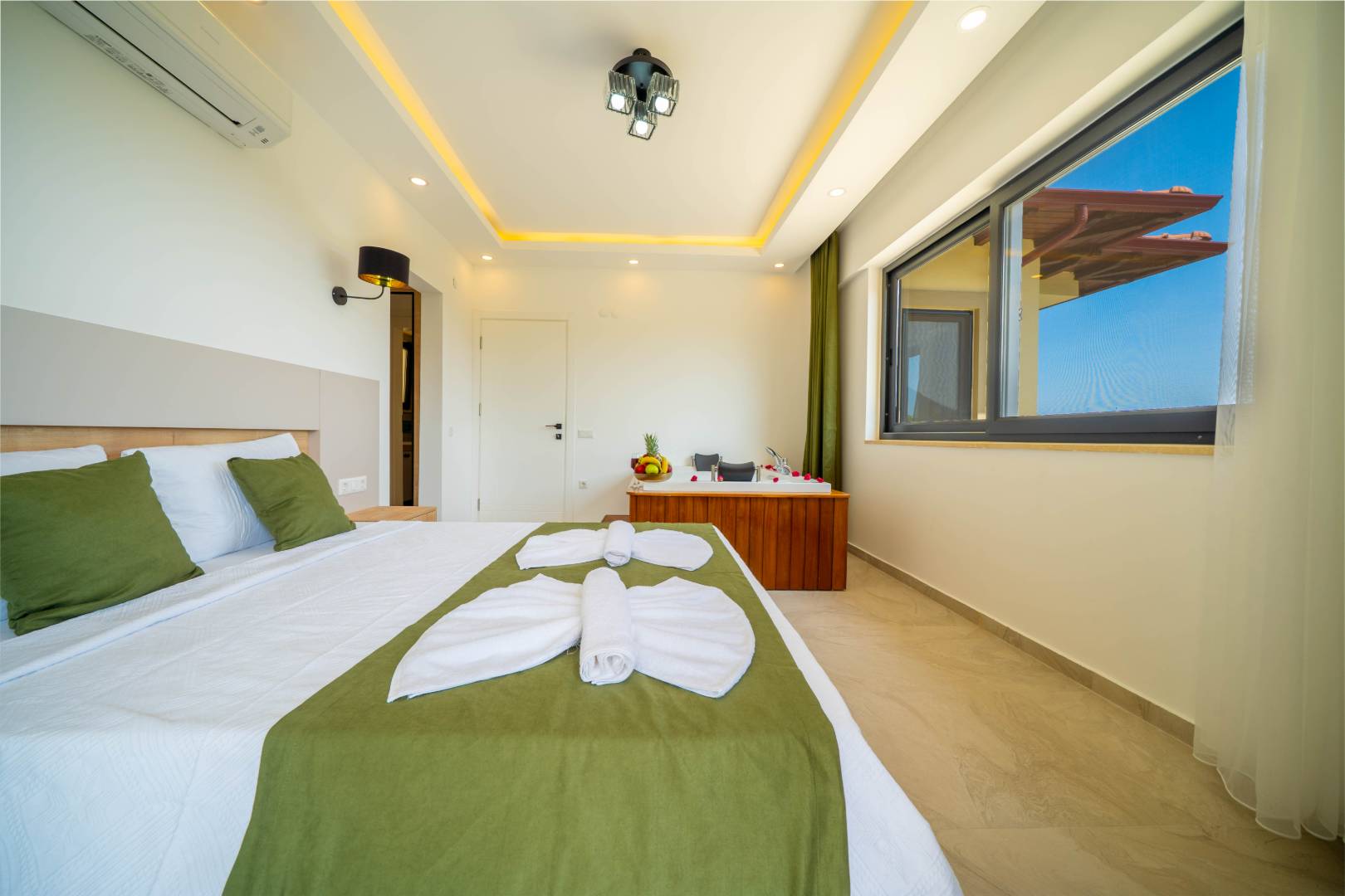 Kaş Çukurbağ'da Ormanın İçerisinde, Özel Havuzlu, 6 Kişilik Villa