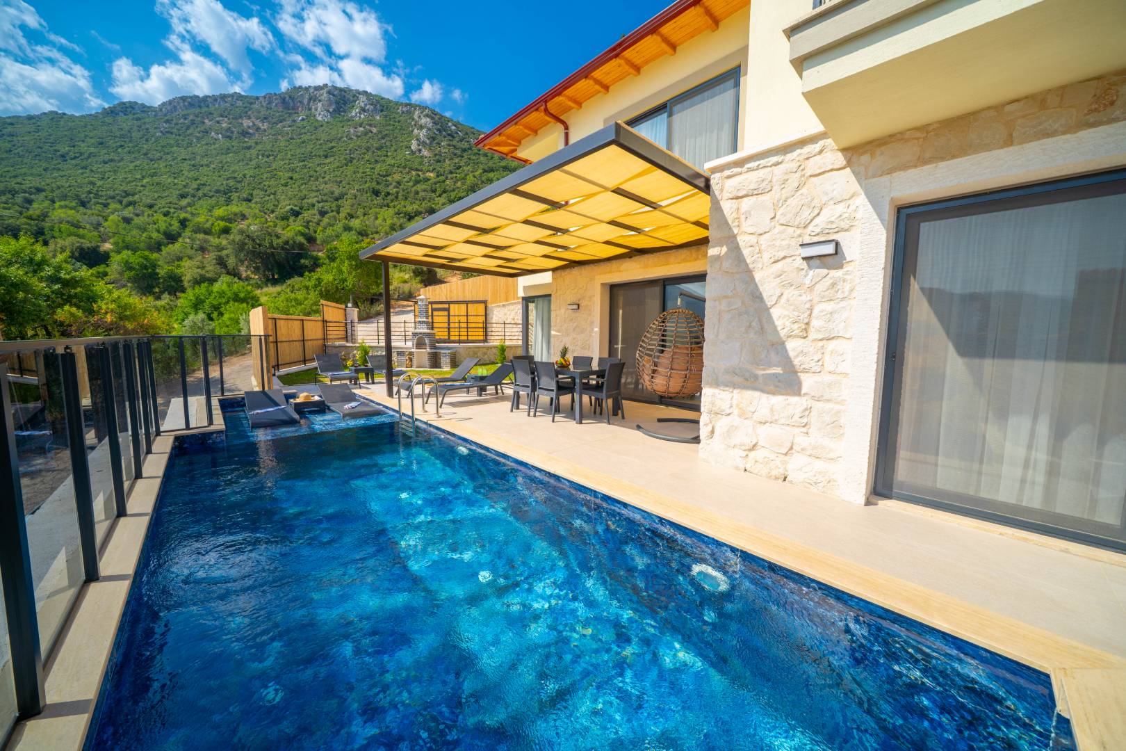 Kaş Çukurbağ'da Ormanın İçerisinde, Özel Havuzlu, 6 Kişilik Villa 43640 — 3