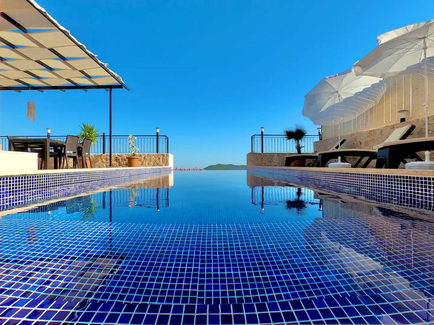Kaş Çukurbağ'da Sakin Konumda, Özel Havuzlu, Kiralık Villa