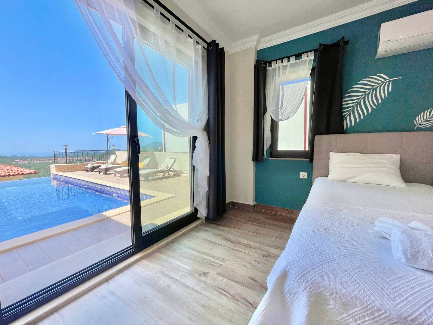 Kaş Çukurbağ'da Sakin Konumda, Özel Havuzlu, Kiralık Villa