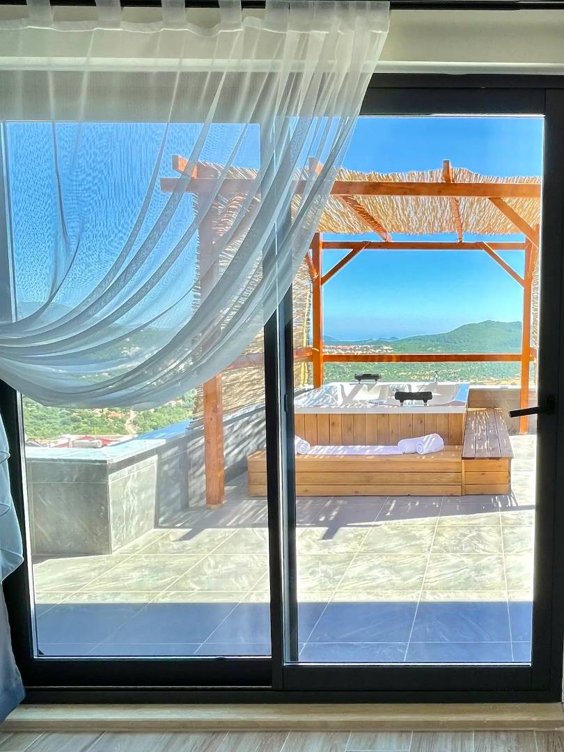 Kaş Çukurbağ'da Sakin Konumda, Özel Havuzlu, Kiralık Villa