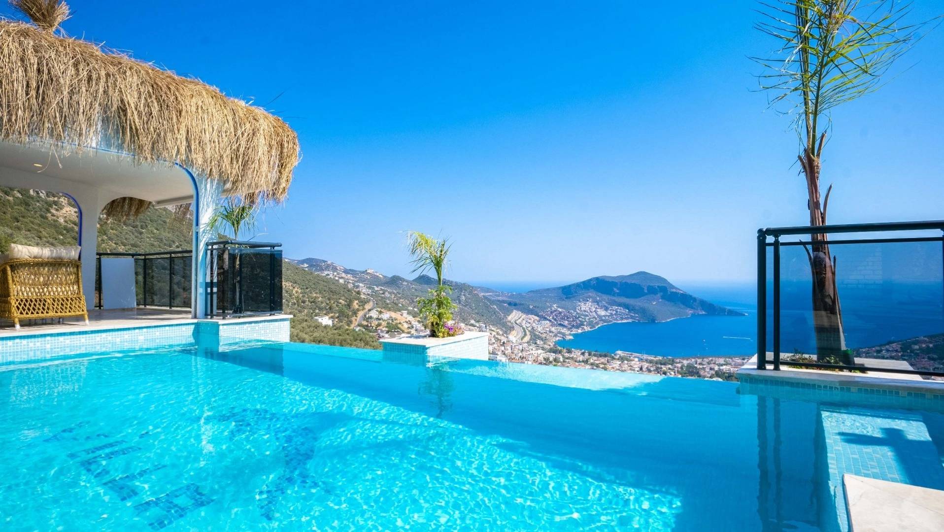Kaş İslamlar'da Deniz Manzaralı, Sonsuzluk Havuzlu, 4 Kişilik Villa 46468 — 2