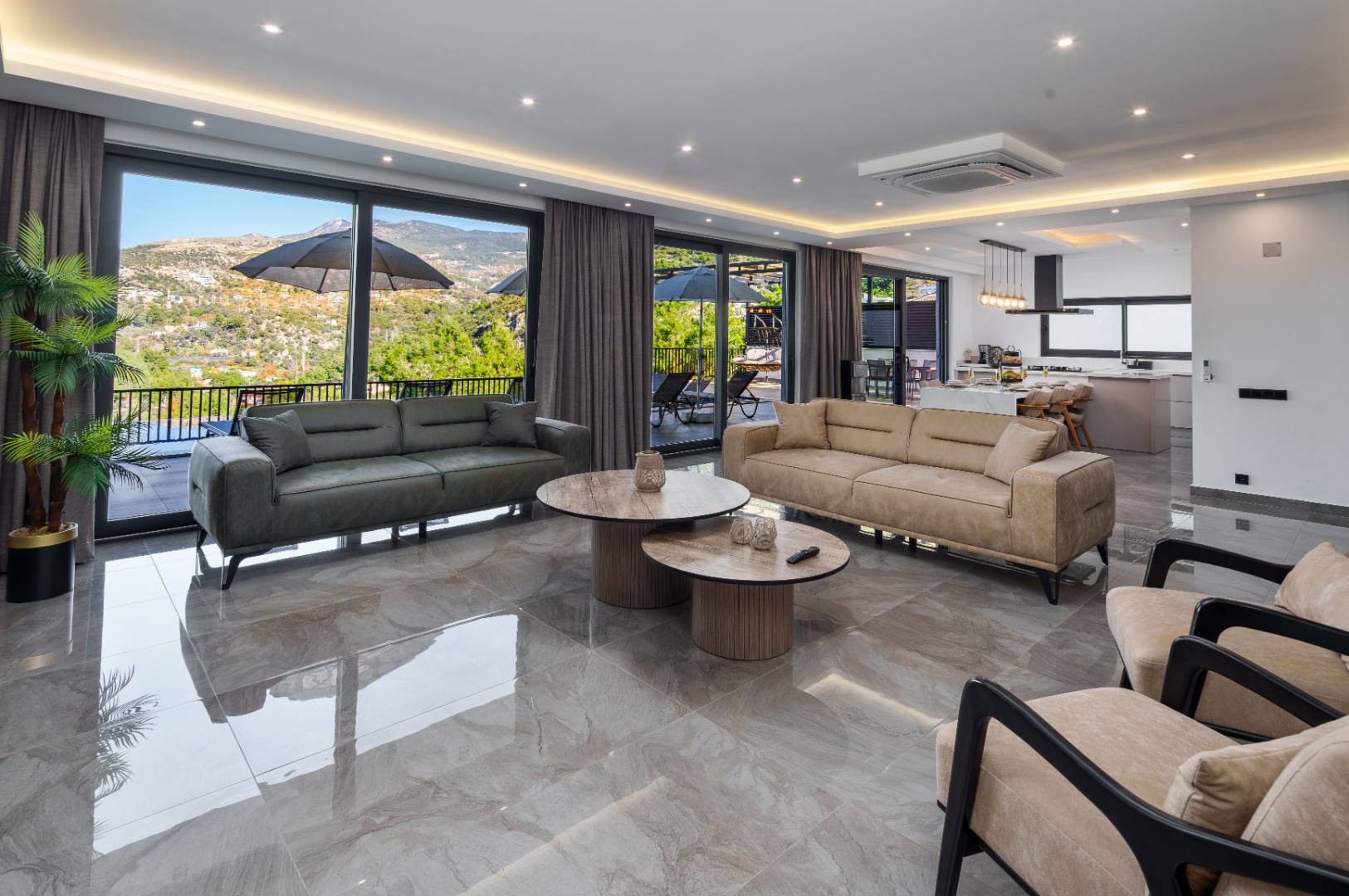 Kaş İslamlar'da Doğa İle İç İçe, Özel Havuzlu, Kiralık Villa