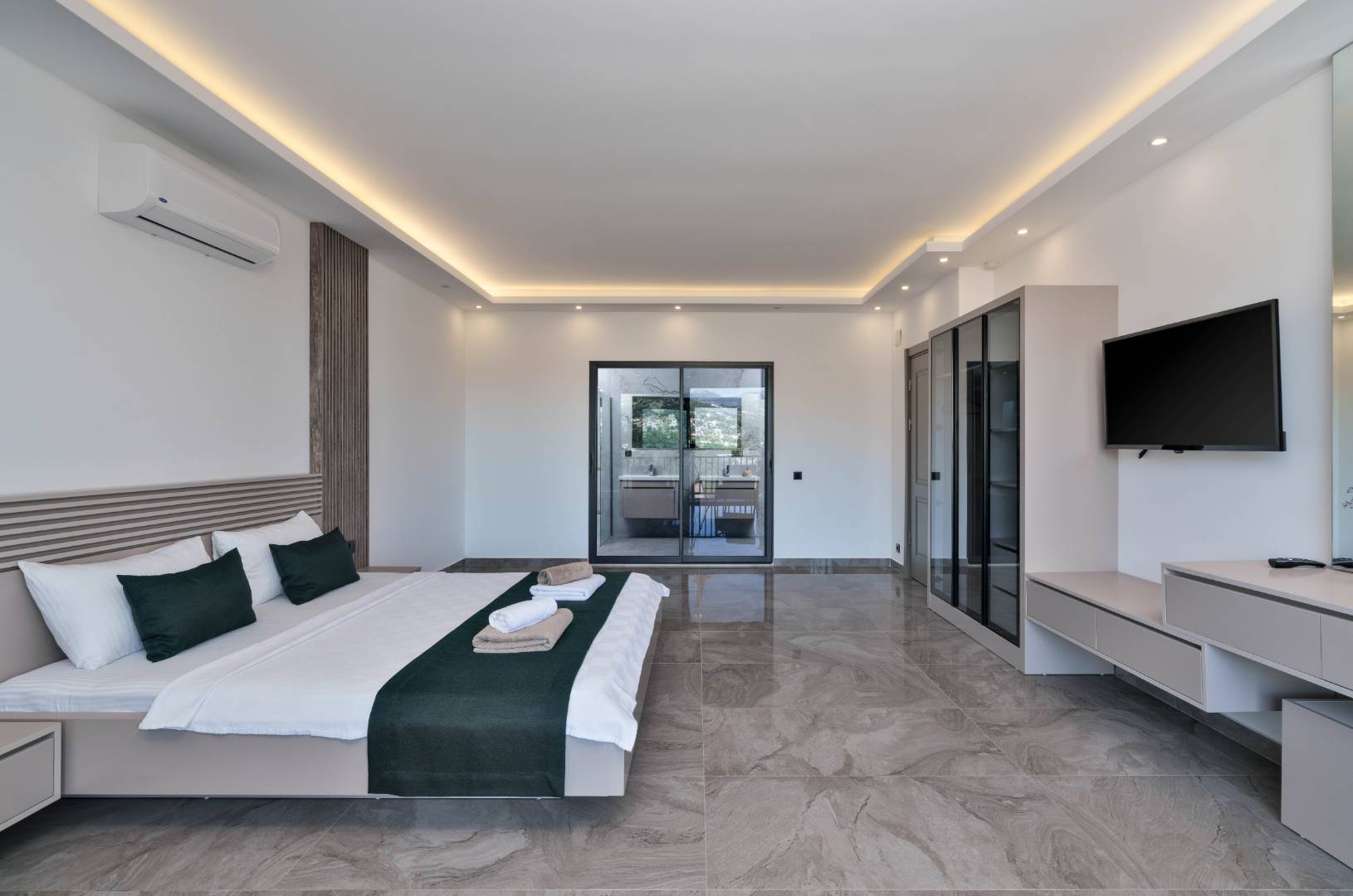 Kaş İslamlar'da Doğa İle İç İçe, Özel Havuzlu, Kiralık Villa