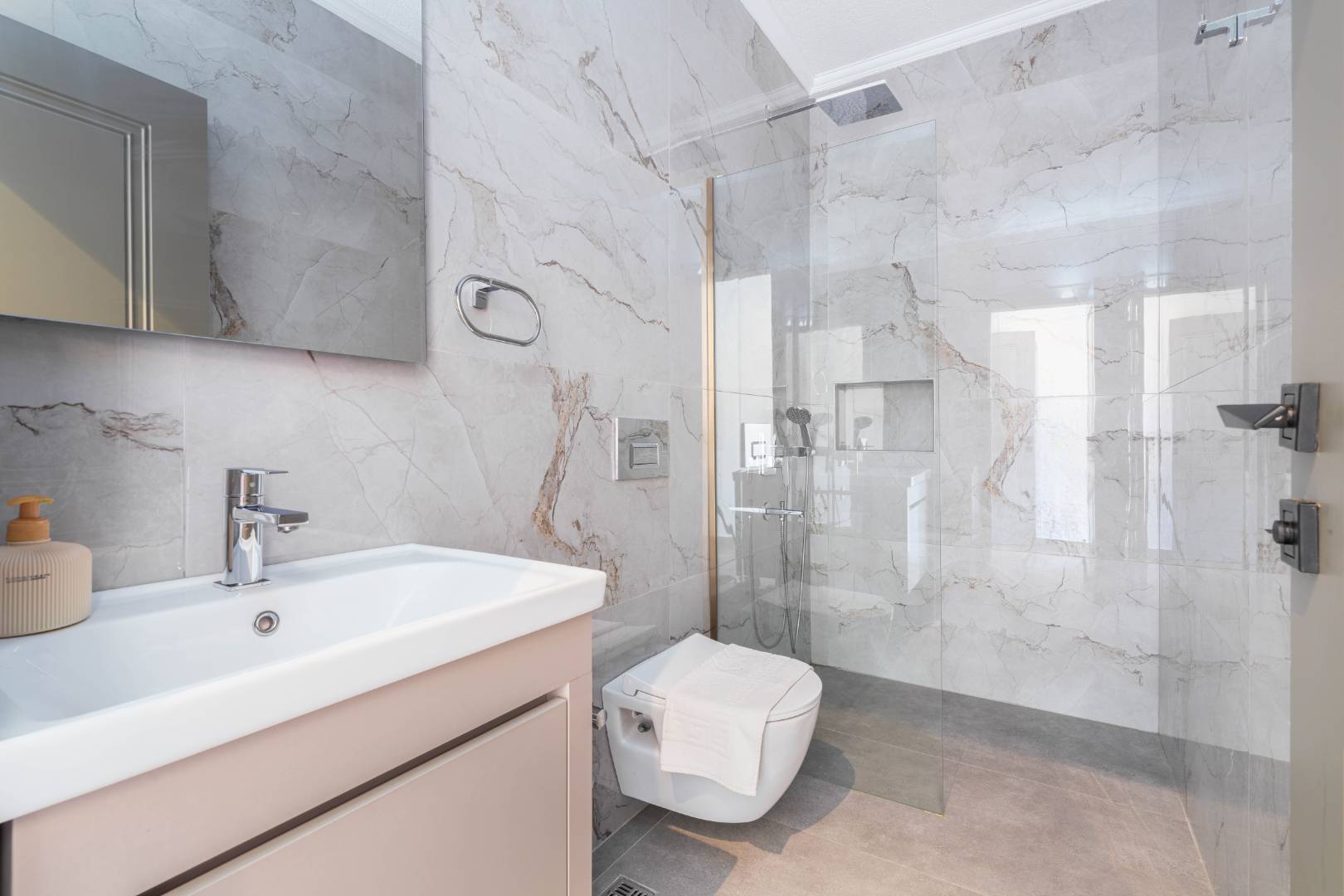 Kaş İslamlar'da Doğa İle İç İçe, Özel Havuzlu, Kiralık Villa