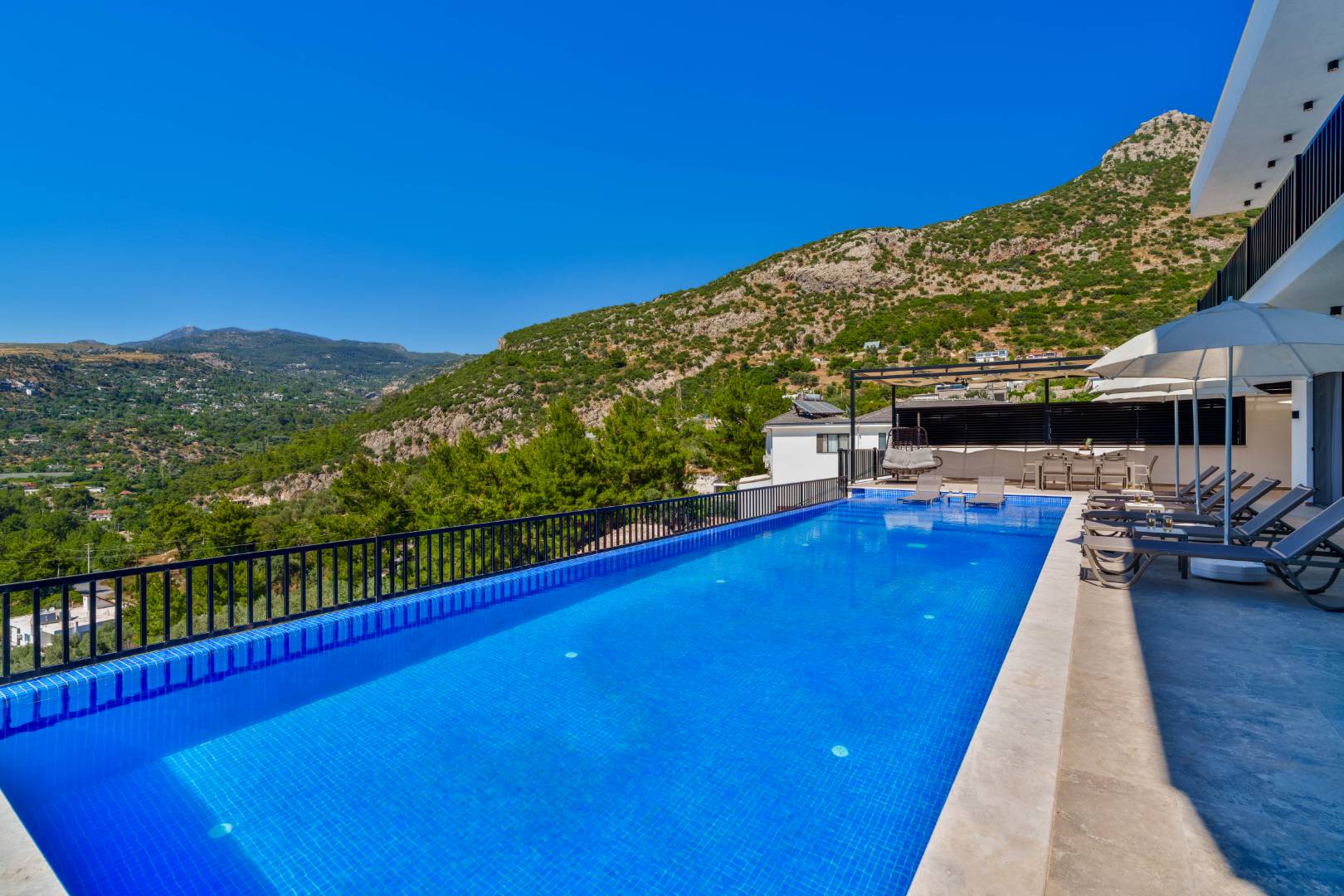 Kaş İslamlar'da Doğa İle İç İçe, Özel Havuzlu, Kiralık Villa