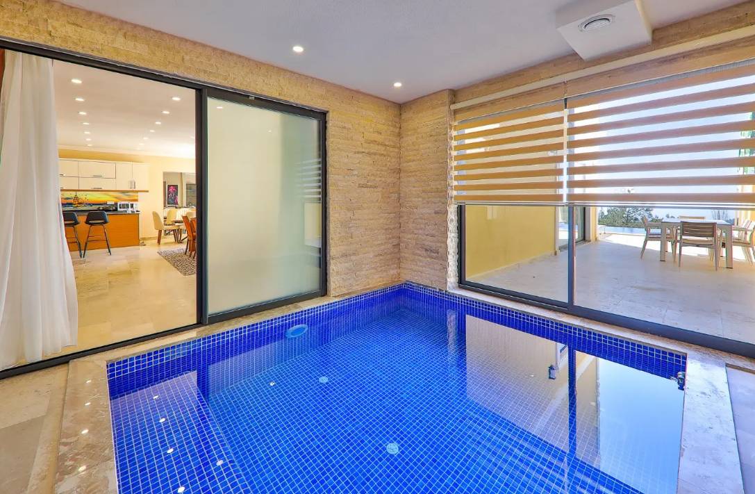 Kaş İslamlar'da Doğa Manzaralı, Isıtmalı Havuzlu, Lüks Villa