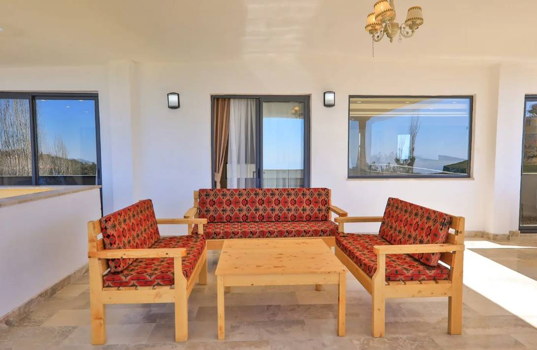 Kaş İslamlar'da Doğa Manzaralı, Isıtmalı Havuzlu, Lüks Villa