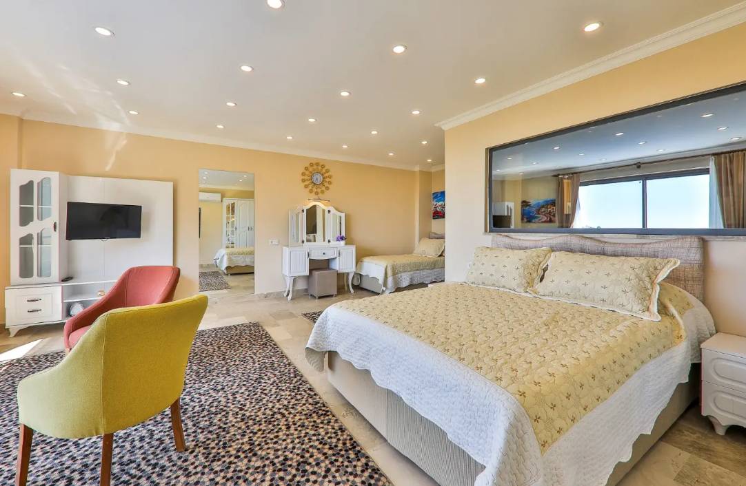 Kaş İslamlar'da Doğa Manzaralı, Isıtmalı Havuzlu, Lüks Villa