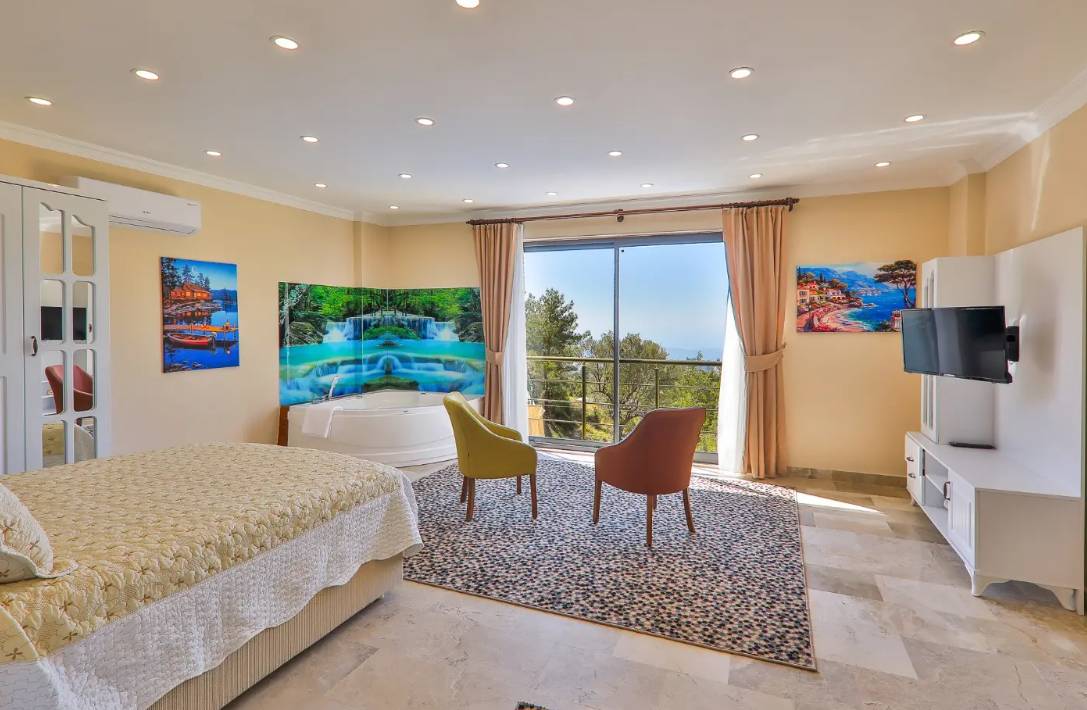 Kaş İslamlar'da Doğa Manzaralı, Isıtmalı Havuzlu, Lüks Villa