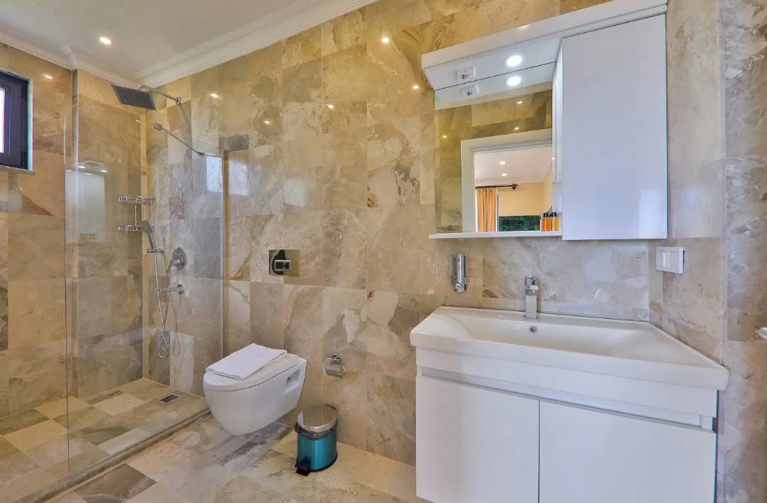 Kaş İslamlar'da Doğa Manzaralı, Isıtmalı Havuzlu, Lüks Villa